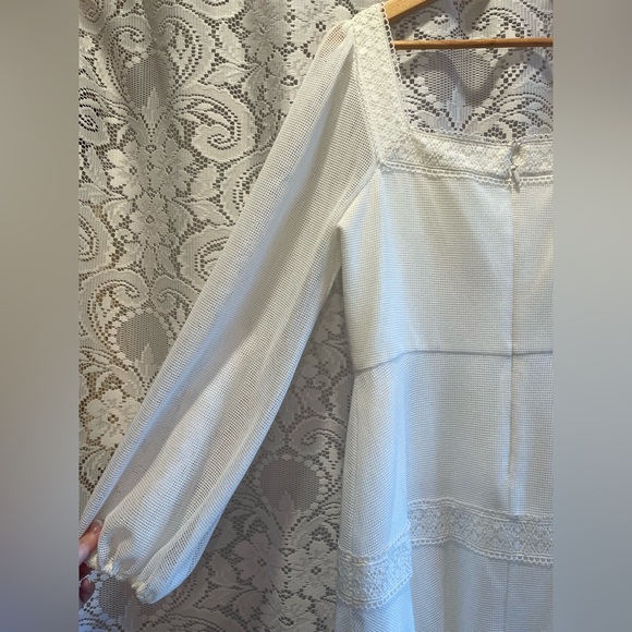 BCBG MAX AZRIA Minna Mesh Off White Mini Dress with Lace Trim Pristine NWT!!! - Picture 13 of 16